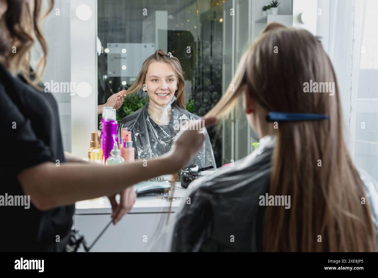 Hair brush salon hi-res stock photography and images - Alamy