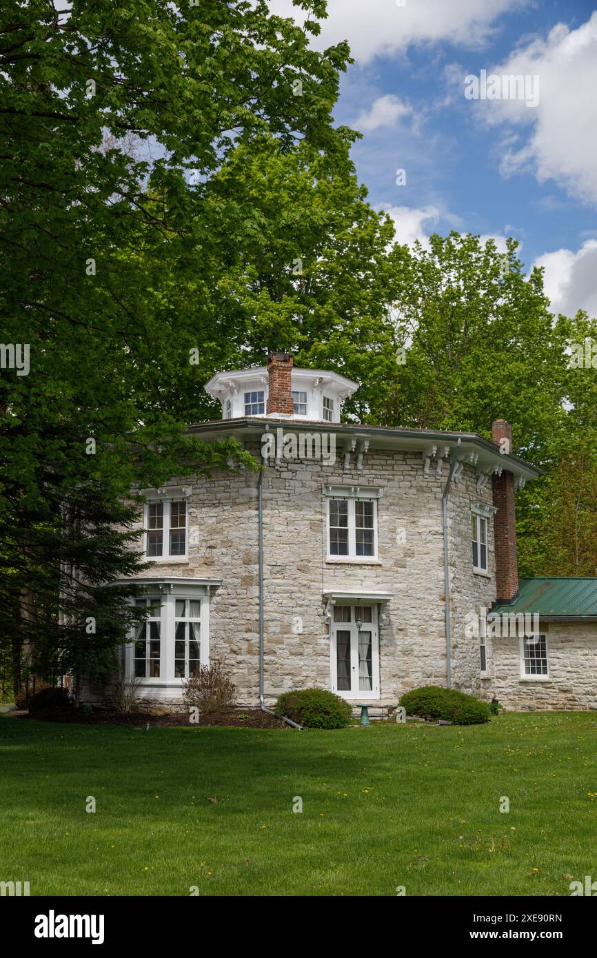 An Octagonal Limestone House, Built Around 1850 By Linus Yale, Inventor 