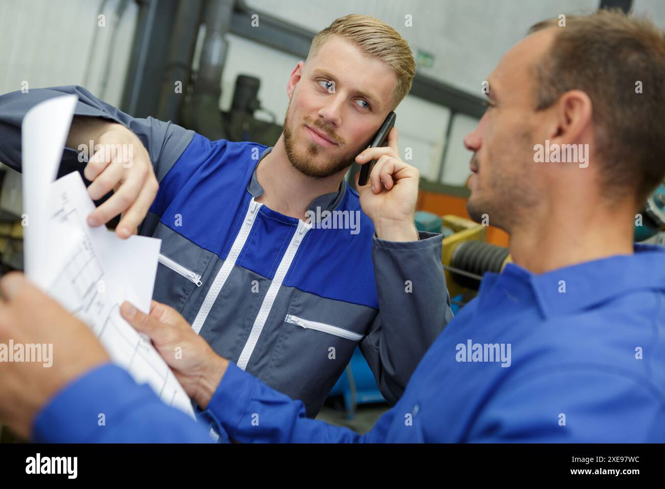 Technical Engineer Crew Engineers construction site crew hi-res stock photography and images ...