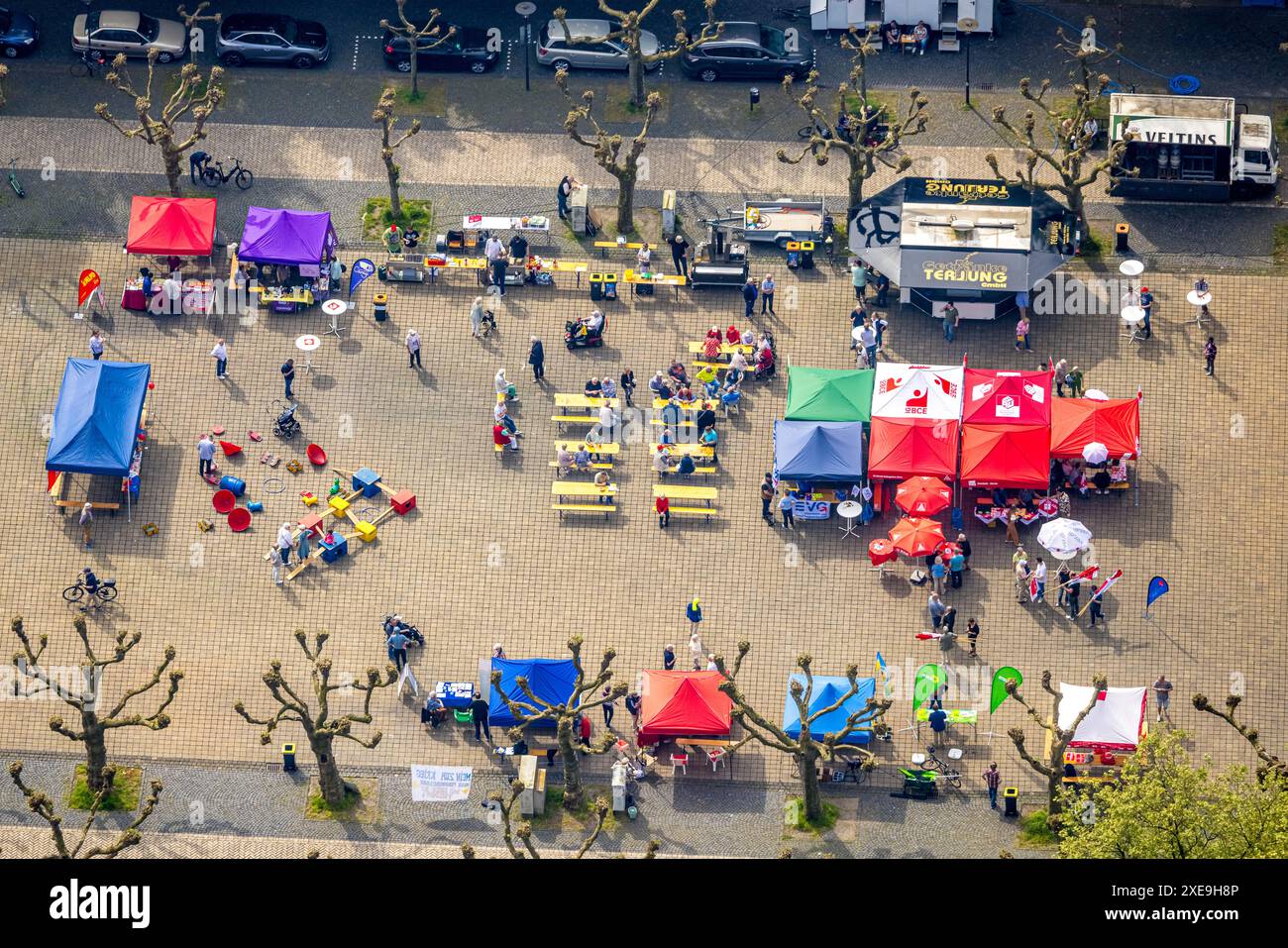 Aerial view, May Day Labor Day on the market square Friedrich-Ebert-Platz, stalls and benches with umbrellas, next to the town hall, Herne-Mitte, Hern Stock Photo