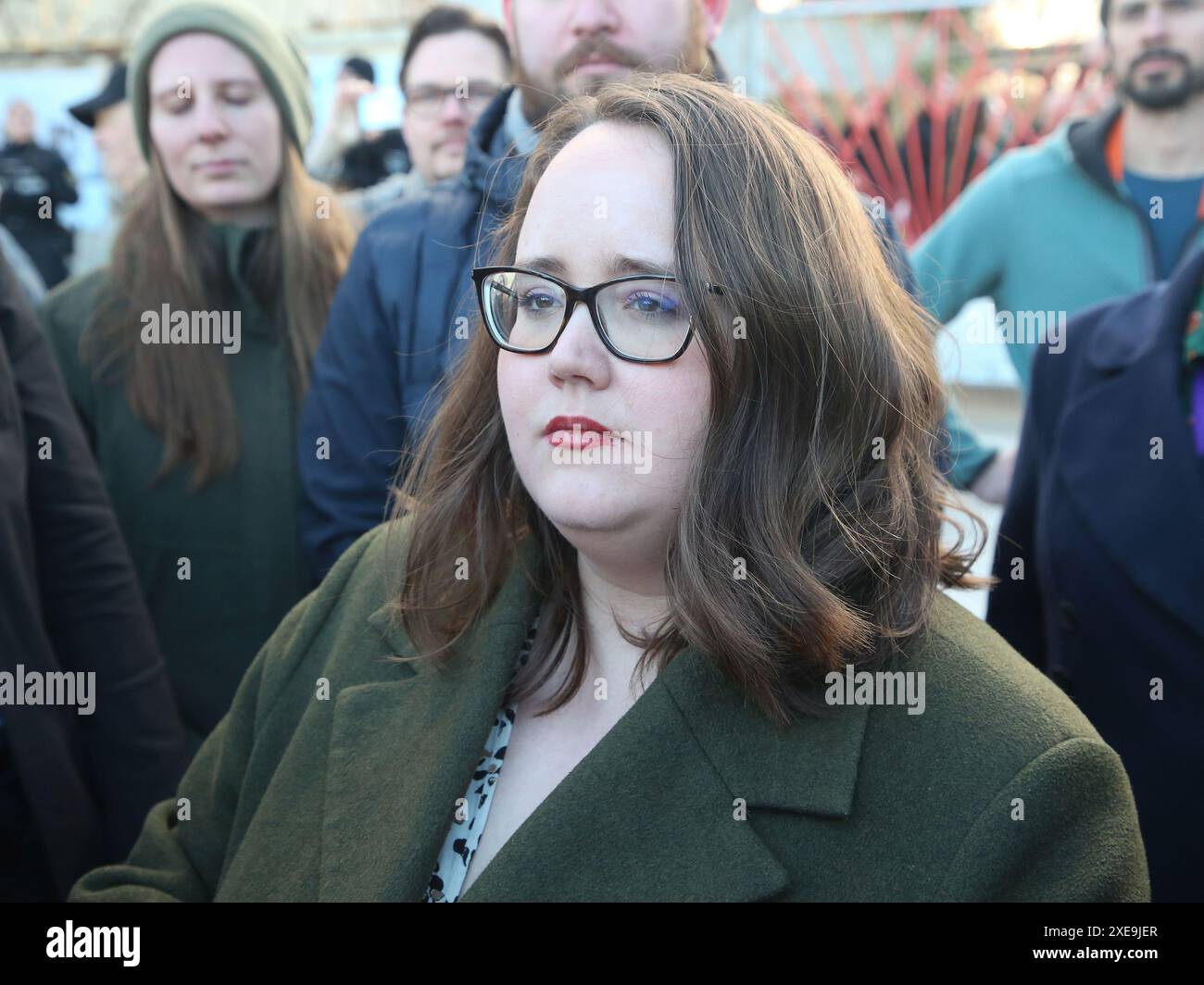 Grünen Parteichefin Ricarda Lang redet mit Bauern bei Demonstration am ...