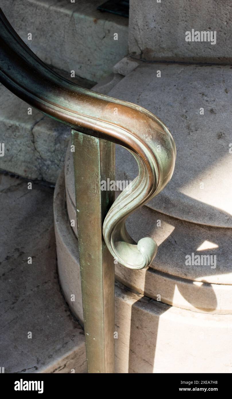 Outside steps and handrail hi-res stock photography and images - Alamy