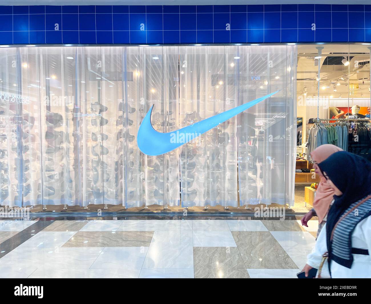 Nike shoe store hi res stock photography and images Alamy