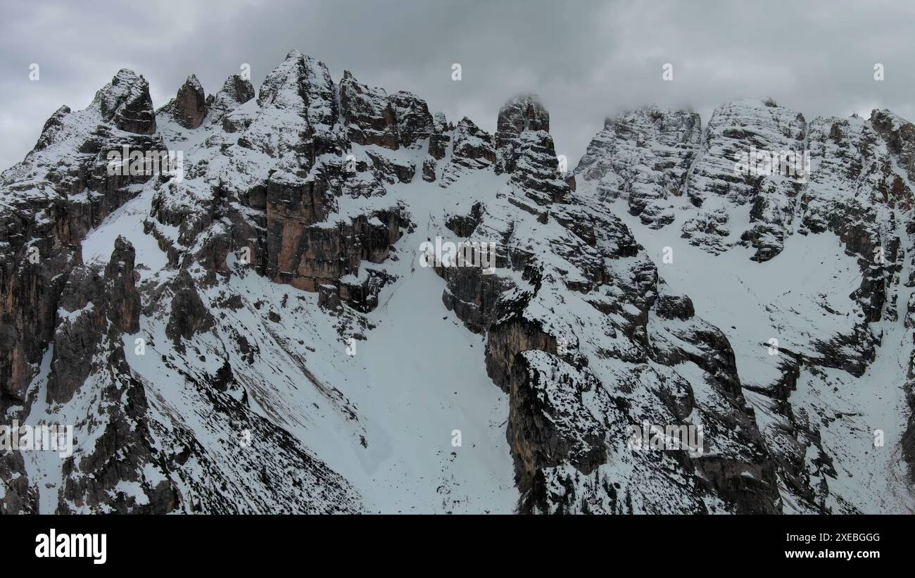 Rocky mountains cliff clouds hi-res stock photography and images - Alamy
