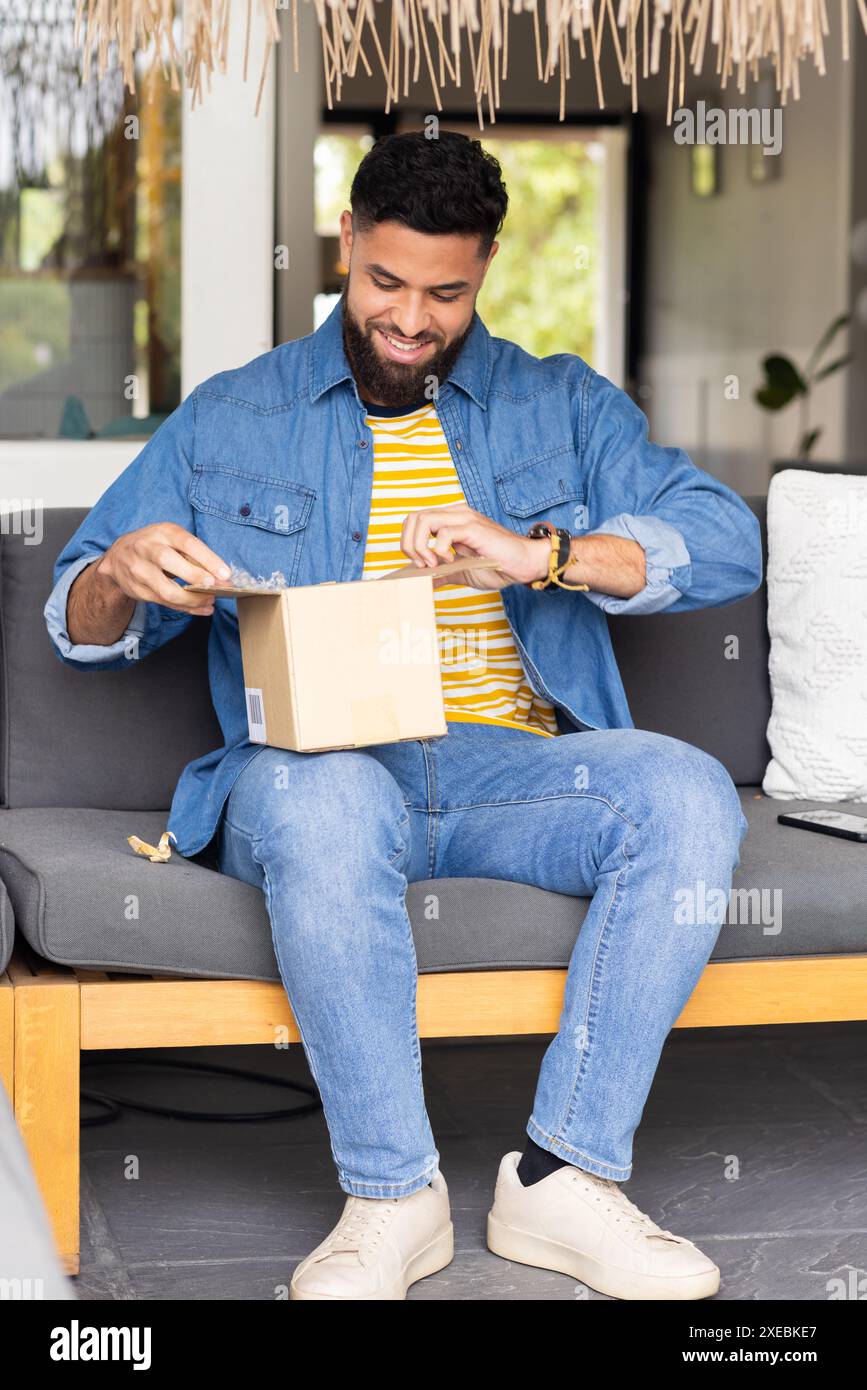 Man sitting couch smiling hi-res stock photography and images - Alamy