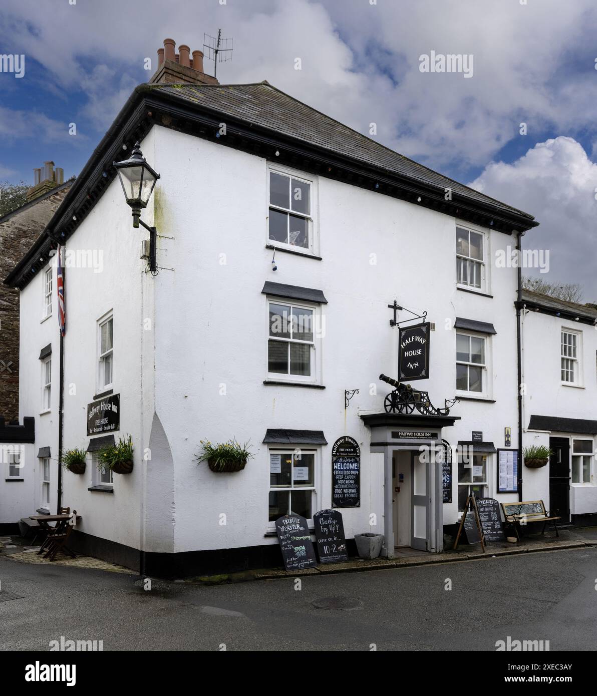 Halfway House Inn - public house - Fore Street, Kingsand, Torpoint, Cornwall, England, UK Stock Photo