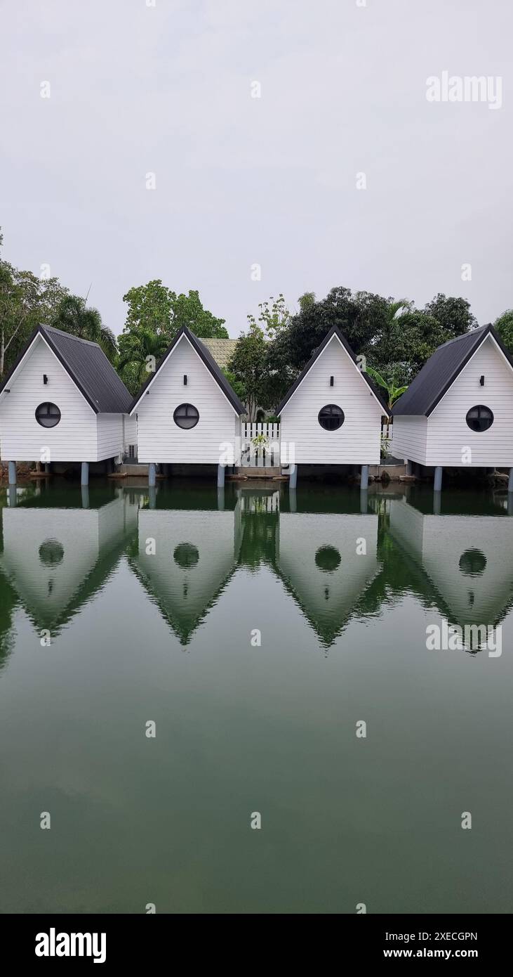 Serene lake scene cottages hi-res stock photography and images - Alamy
