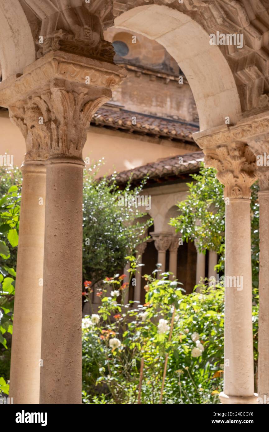 Aix cathedral saint sauveur hi-res stock photography and images - Alamy