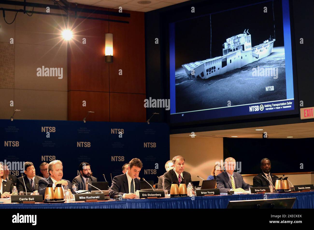 NTSB marine safety investigator Eric Stolzenberg makes a presentation
