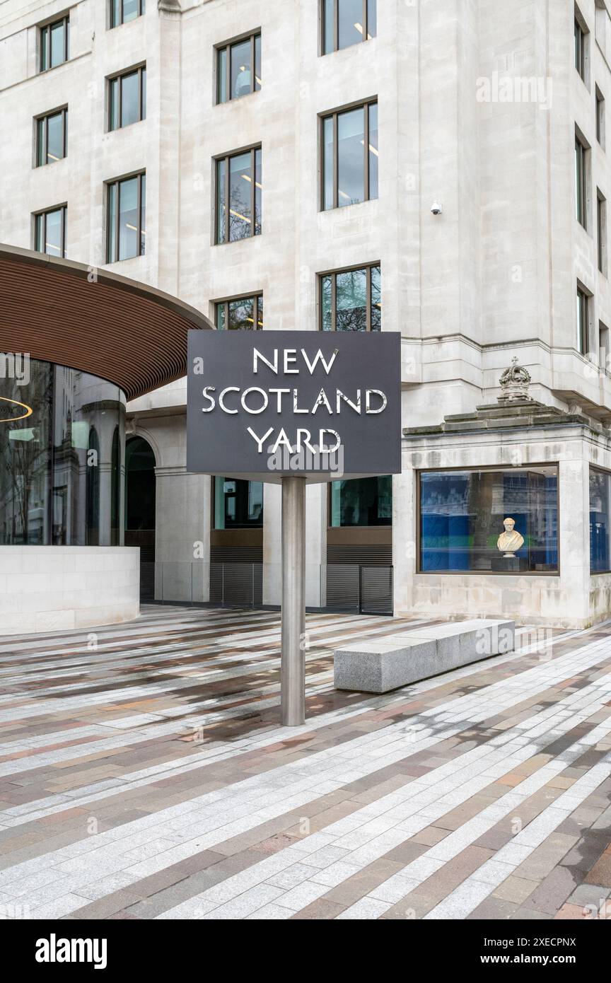 New Scotland Yard sign at the headquarters of the London Metropolitan police. Stock Photo