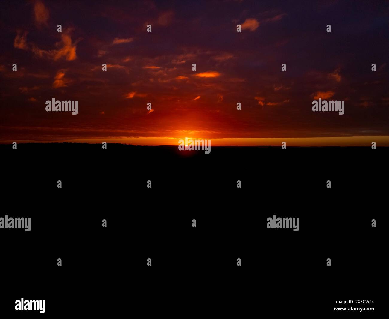 Sun rising over horizon hi-res stock photography and images - Alamy