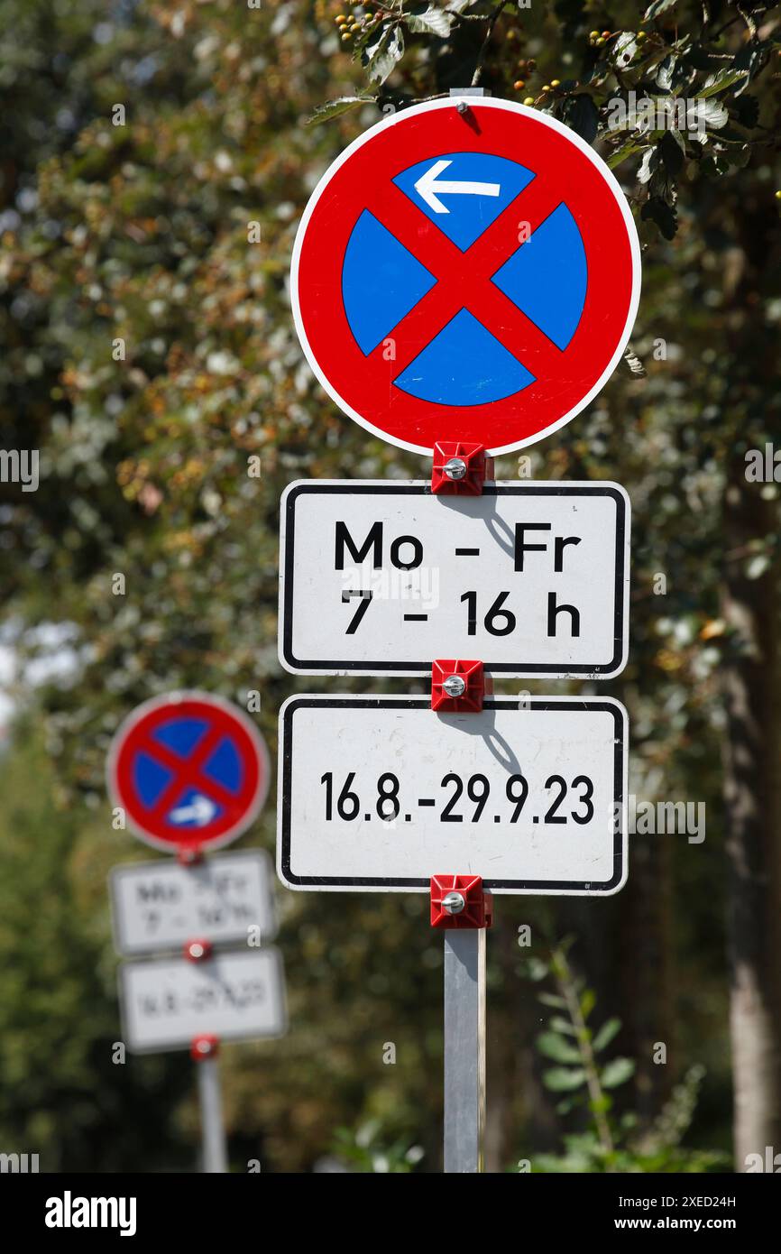Traffic signs No stopping signs, Temporary unrestricted stopping ban, Germany Stock Photo Alamy