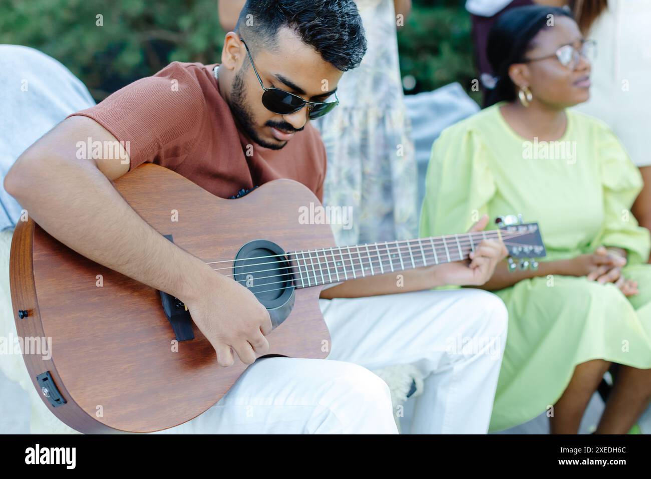 Indian family picnic table hi-res stock photography and images - Alamy