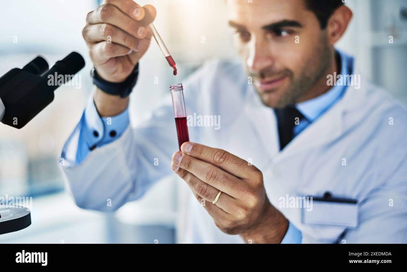 Doctor Sampling Doctor red blood sample hi-res stock photography and images - Alamy
