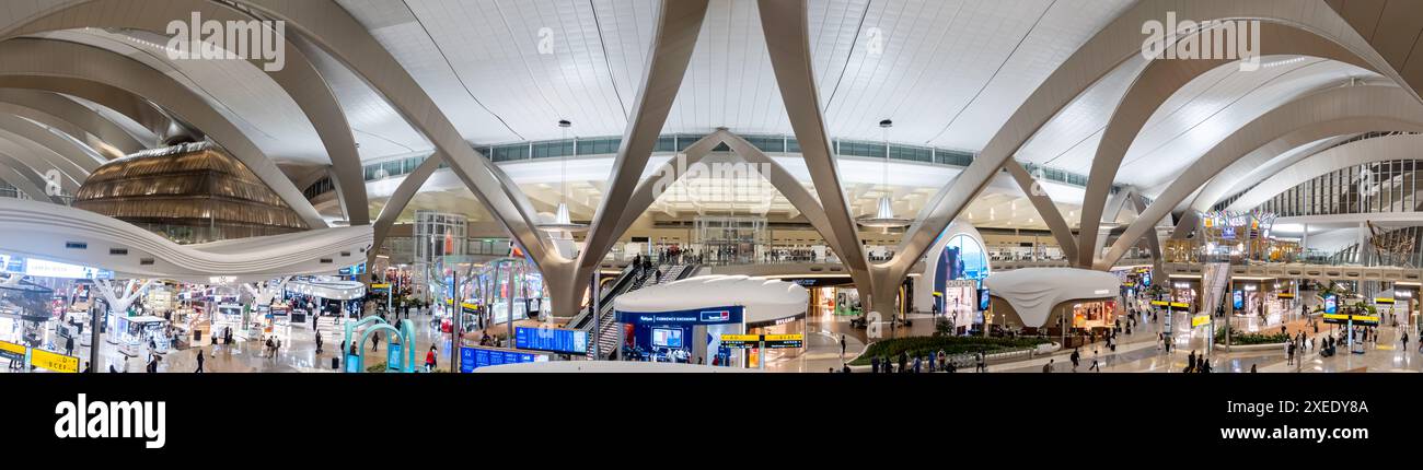 The panorama of interior of Zayed International Airport, Abu Dhabi, UAE, design by Kohn Pedersen Fox (KPF) Stock Photo