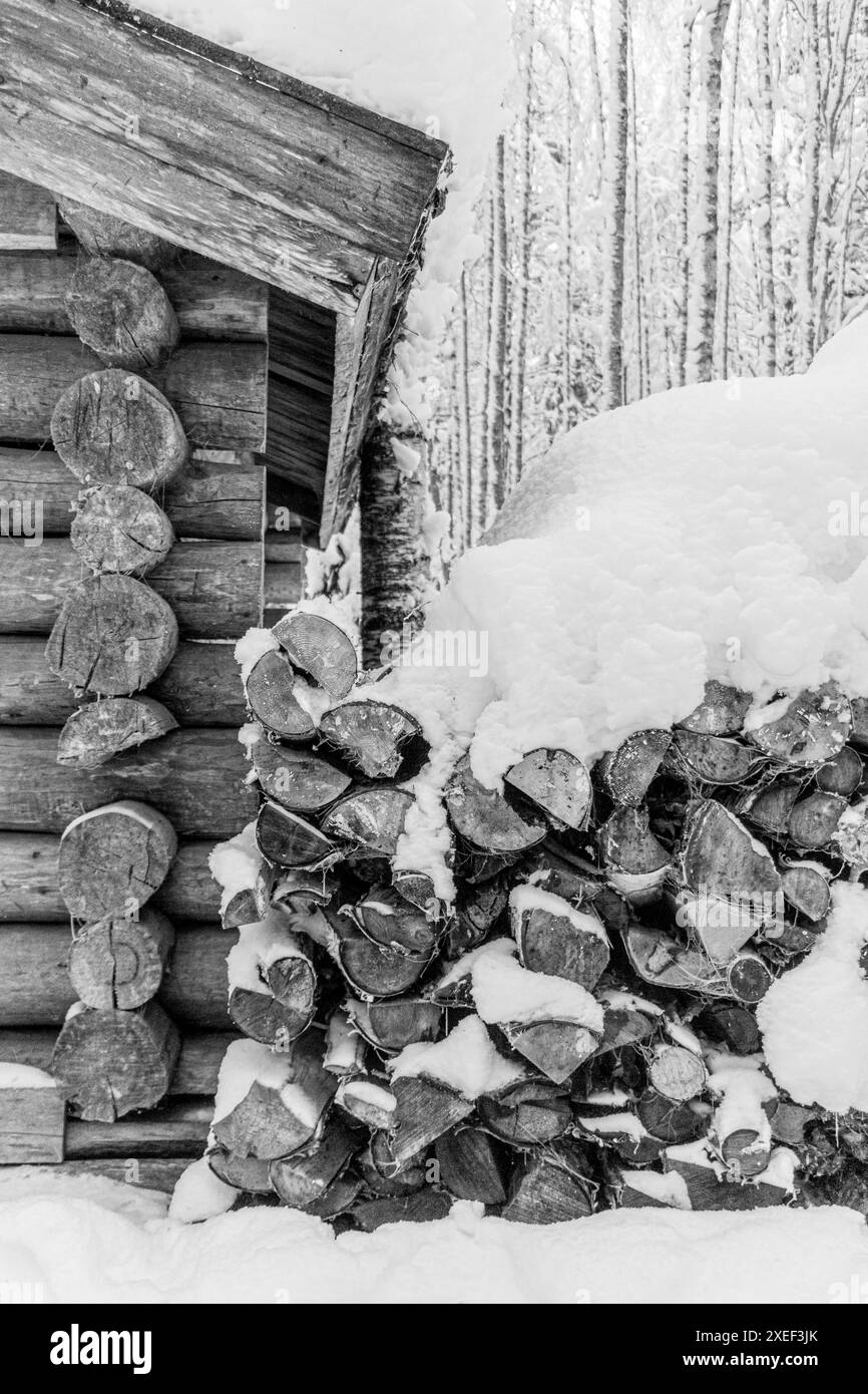 Snow covered cabin in the woods Black and White Stock Photos & Images ...