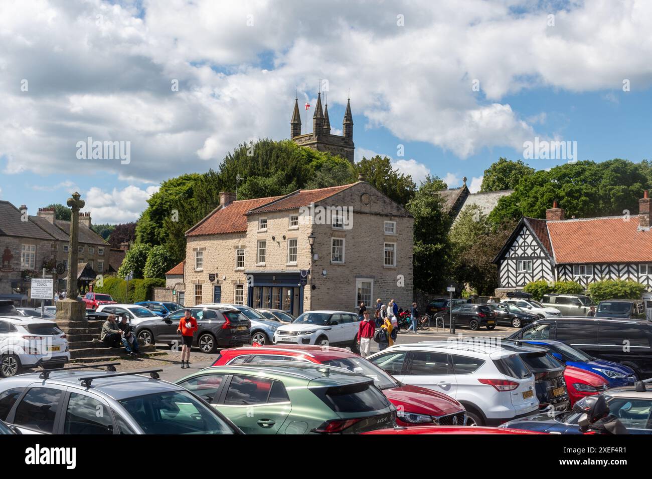 View of the market place in Helmsley town centre, North Yorkshire, England, UK Stock Photo
