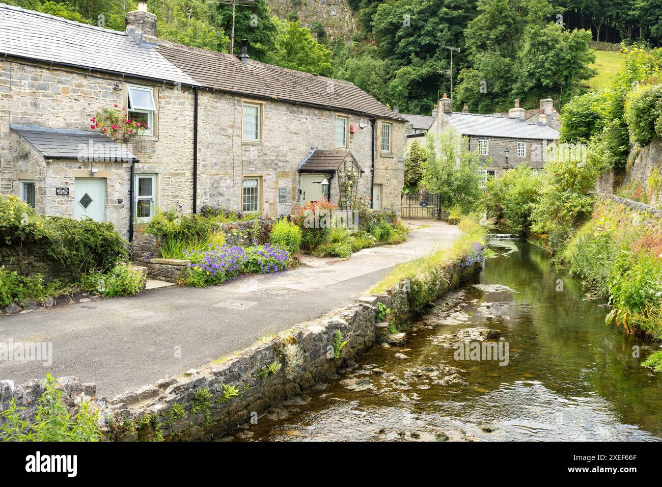 Castleton - Peakshole Water and Waterside cottages, Castleton, Hope Valley, Peak District, England, UK Stock Photo