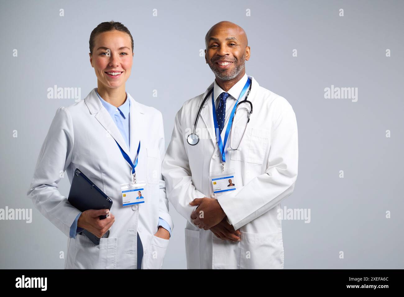 Women wearing white coats hi-res stock photography and images - Alamy