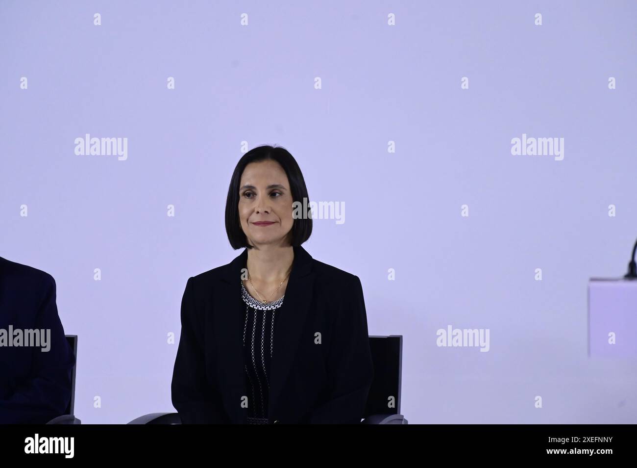 Me mide hi-res stock photography and images - Page 9 - Alamy