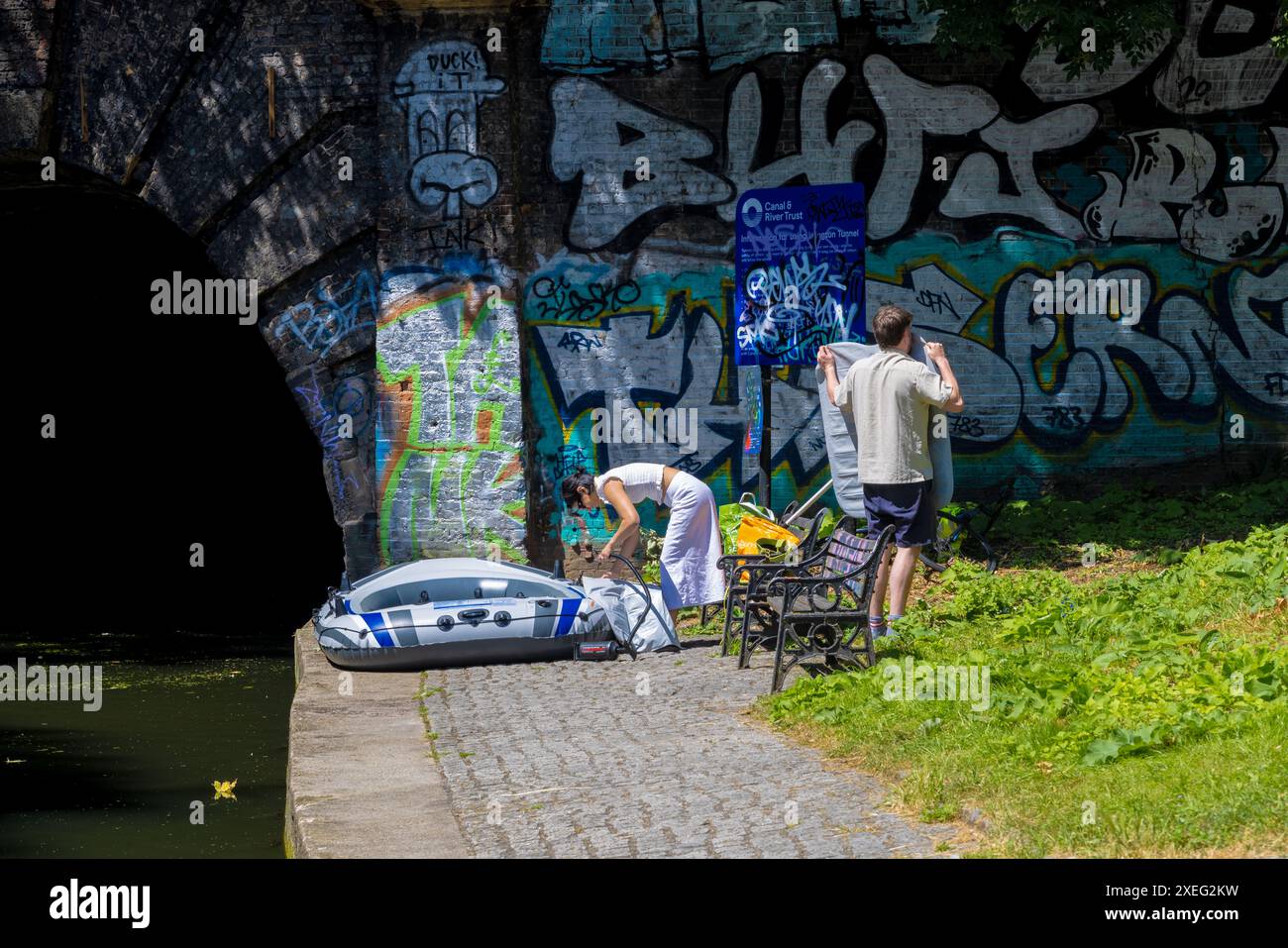 City Road lock along the Regent's Canal London Stock Photo - Alamy