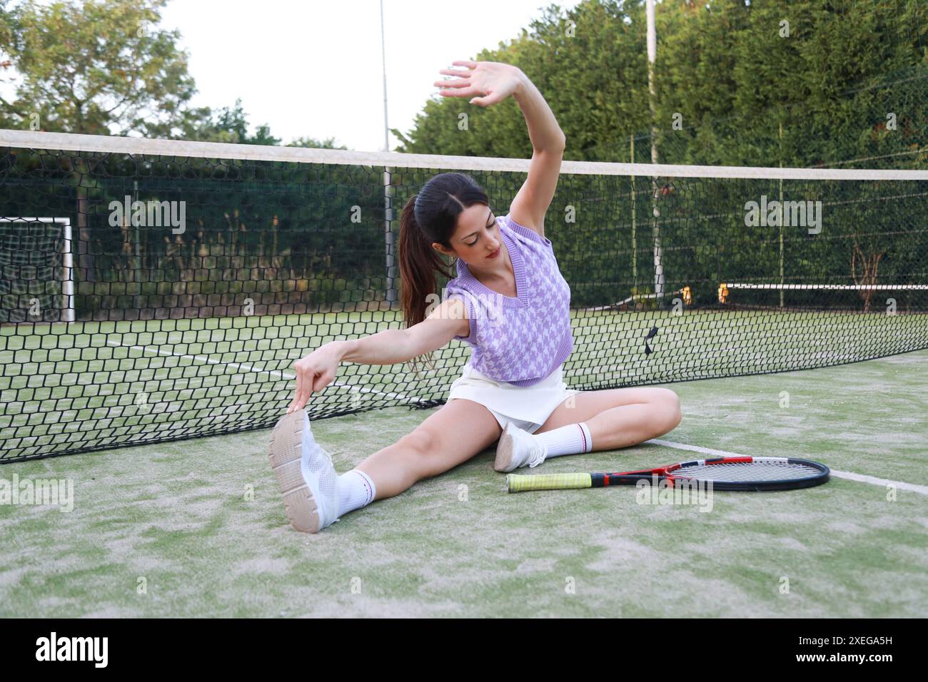 Woman athlete stretching legs hi-res stock photography and images - Alamy