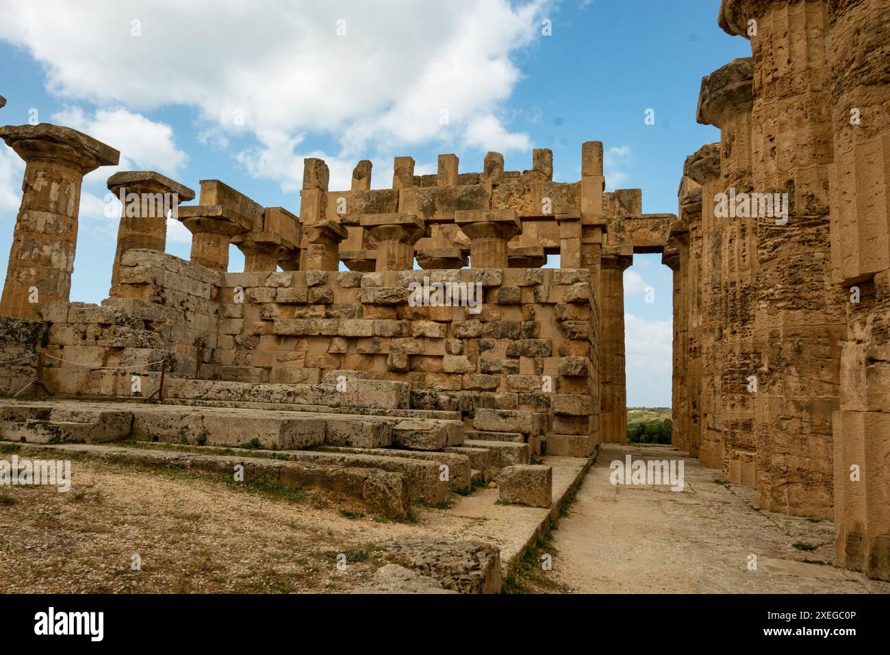 Ruins greek building hi-res stock photography and images - Alamy