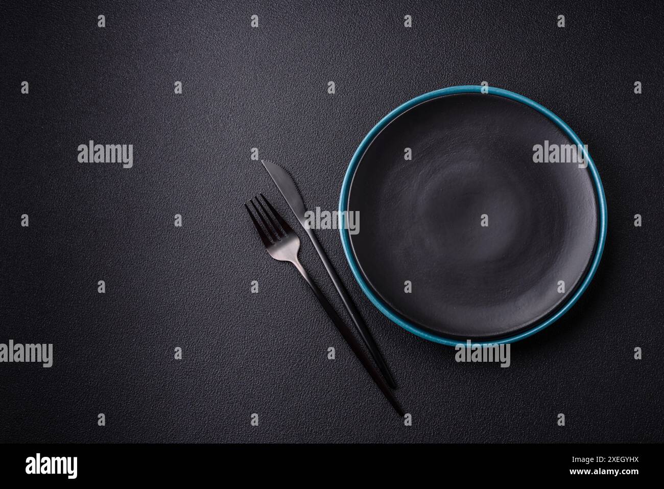 Beautiful empty round ceramic plate on a concrete background Stock ...