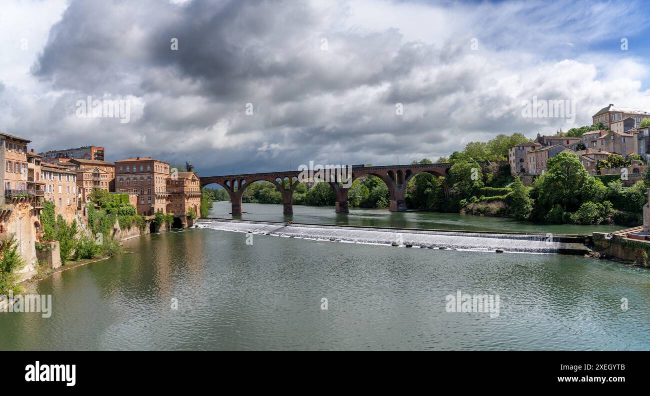 Panorama view of the Tarn river and the 22 August 1944 Bridge connecting the two sides of the city of Albi Stock Photo