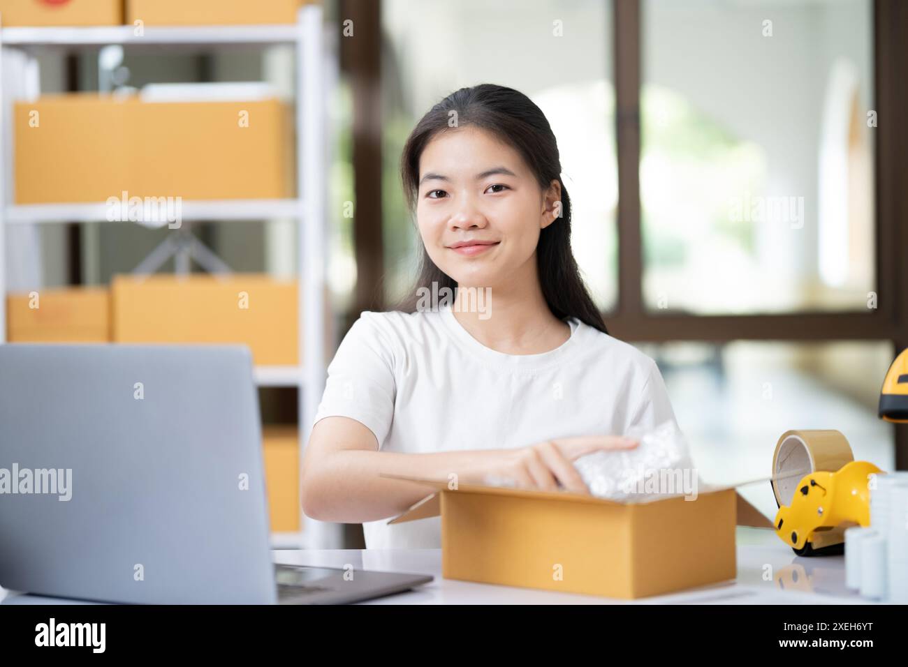 Seller packing cardboard box hi-res stock photography and images - Alamy