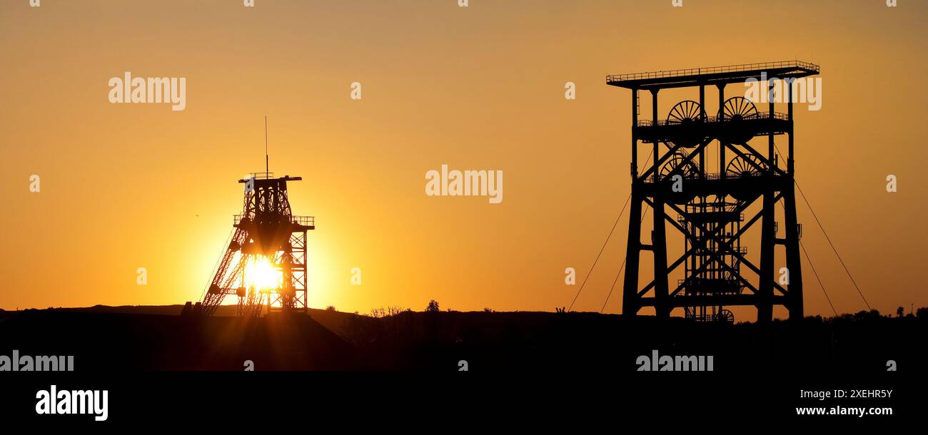 The two conveyor towers at sunrise, Gneisenau district park, Derne, Dortmund, Germany, Europe Stock Photo
