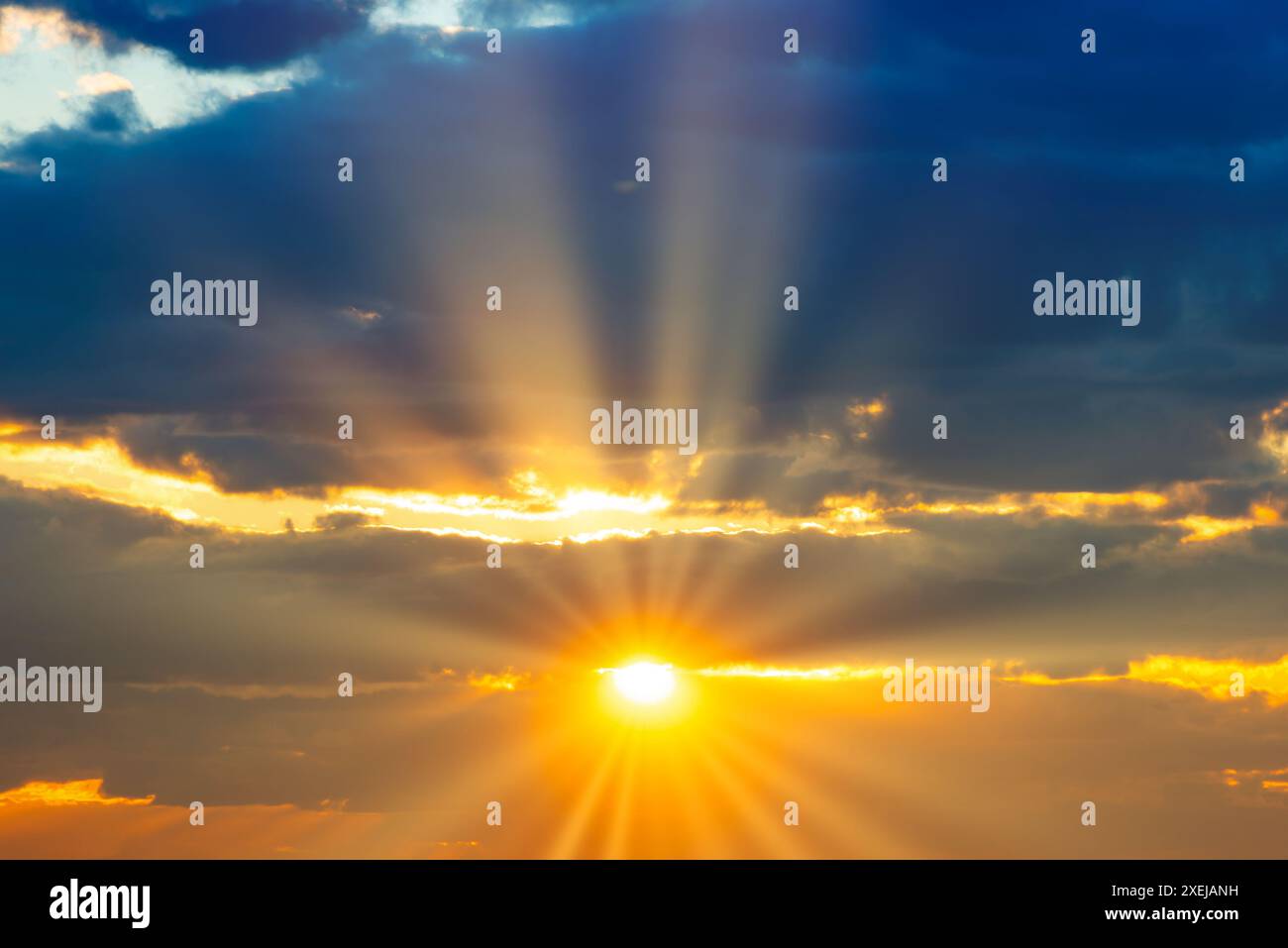 Sky clouds weather dramatic sun rays hi-res stock photography and ...