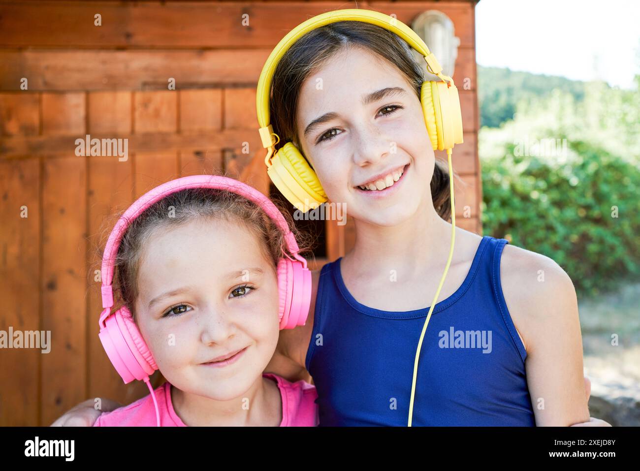 Two boys two girls smiling hi-res stock photography and images - Alamy