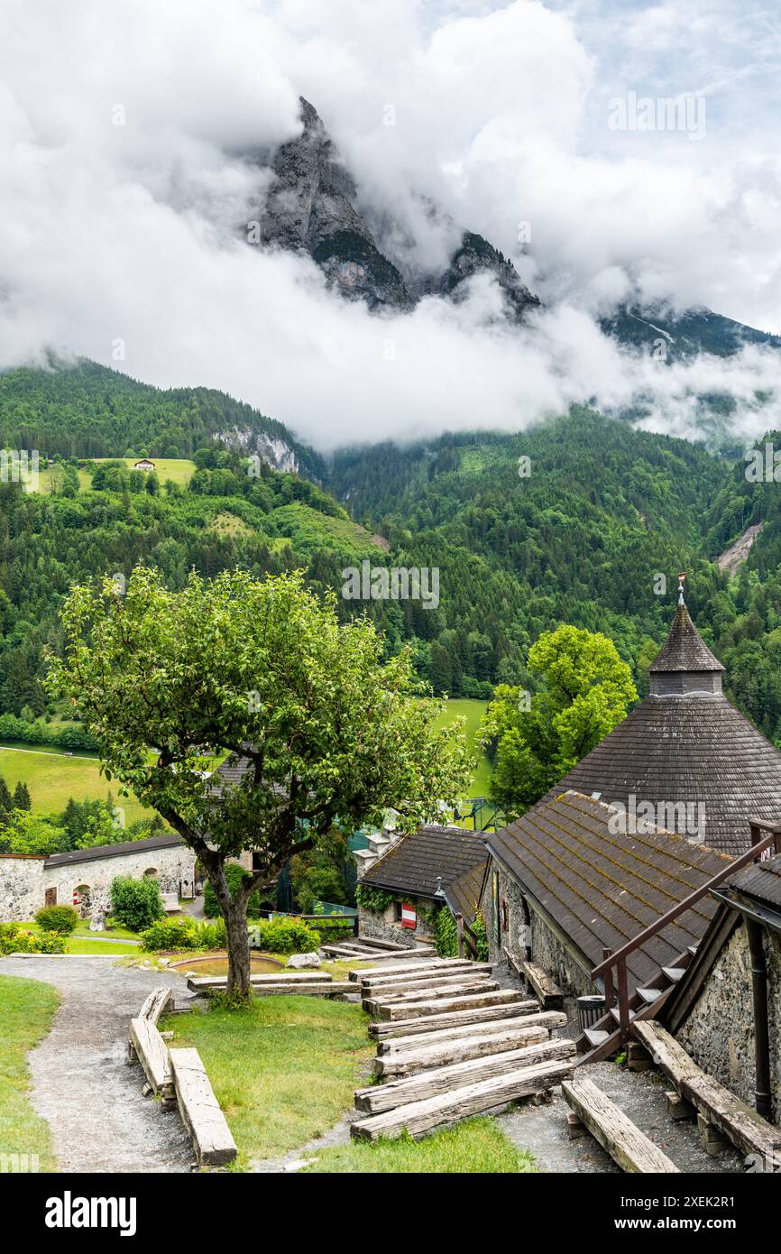 Medieval splendor hi-res stock photography and images - Alamy