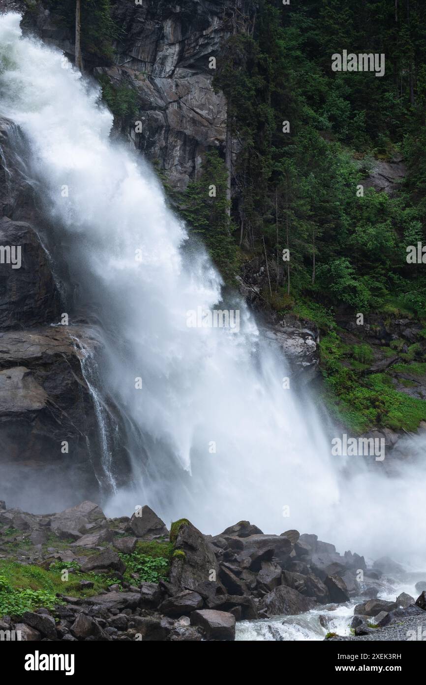 The beauty of the waterfall hi-res stock photography and images - Alamy