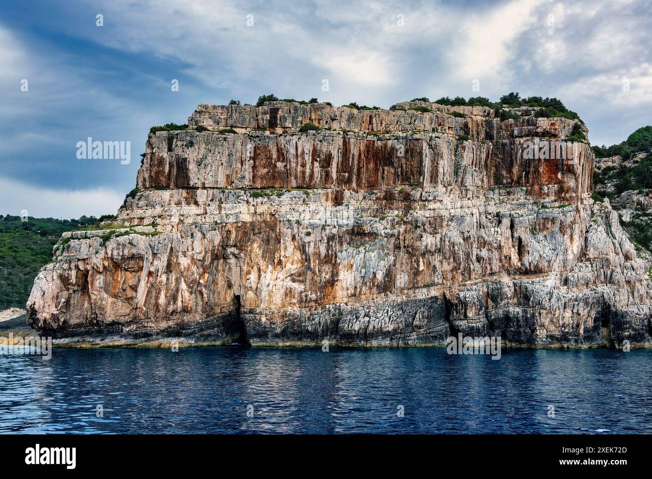 Felsformation an der Küste von Paxos Stock Photo