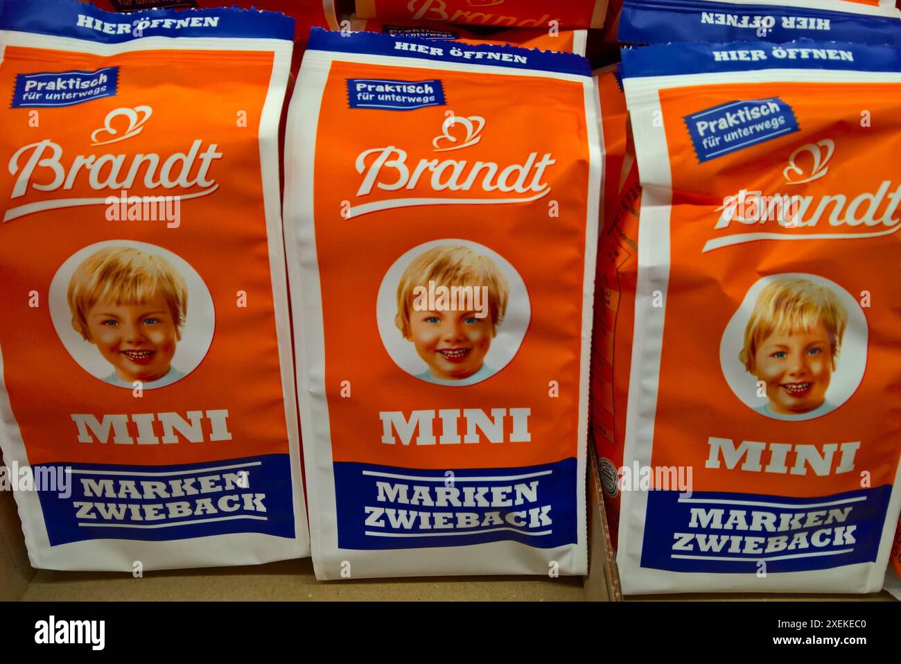 Brandt Zwieback. Die Brandt Zwieback-Schokoladen GmbH und Co KG mit Sitz in  Hagen ist ein Zwieback-Hersteller *** Brandt Zwieback Brandt Zwieback  Schokoladen GmbH und Co KG, based in Hagen, is a rusk, image size:1300x958