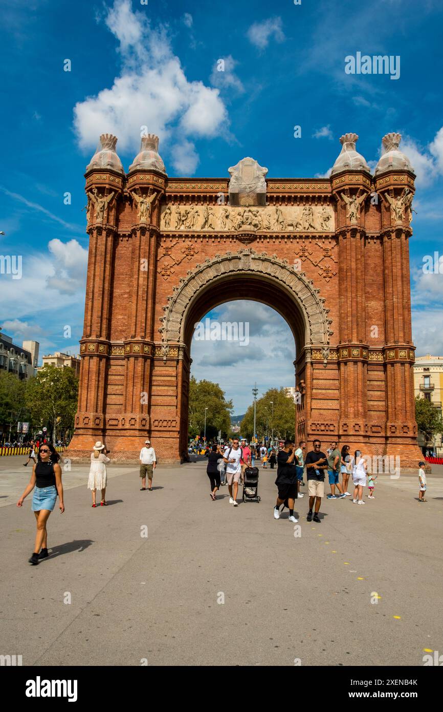 The Arc de Triomf triumphal arch - The Arc De Triomf Triumphal Arch Monumentwas The Access Gate For 1888 Barcelona World Fair Parc De La Ciutadella Old Town Barcelona Spain 2XENB4K
