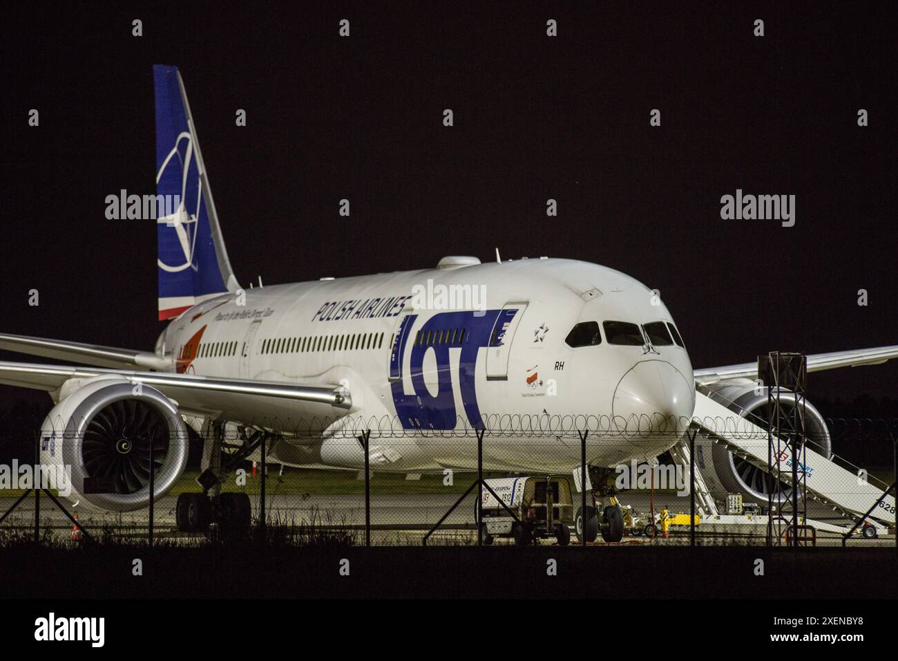 Warsaw, Poland. 06th June, 2024. Polish Airlines LOT Boeing 787-8 Dreamliner seen at Warsaw Chopin Airport. 787-8 Dreamliner of the Polish Airlines LOT serves long intercontinental flights to Mumbai, Dehli, New York, Chicago, Toronto, Seoul, Los Angeles, Beijing and Tokyo. (Photo by Karol Serewis/SOPA Images/Sipa USA) Credit: Sipa USA/Alamy Live News Stock Photo