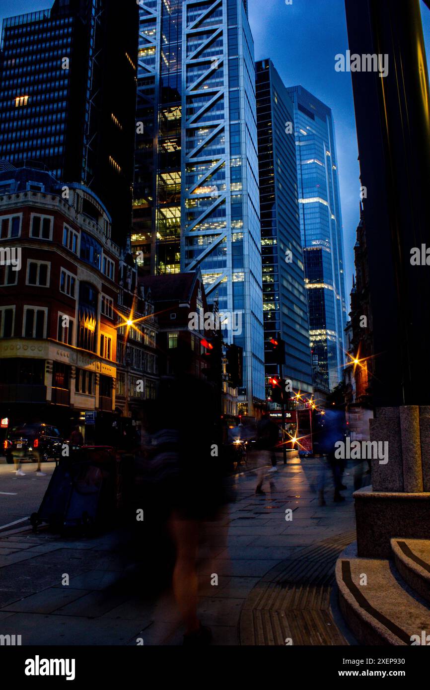 City people slow motion blurred hi-res stock photography and images - Alamy