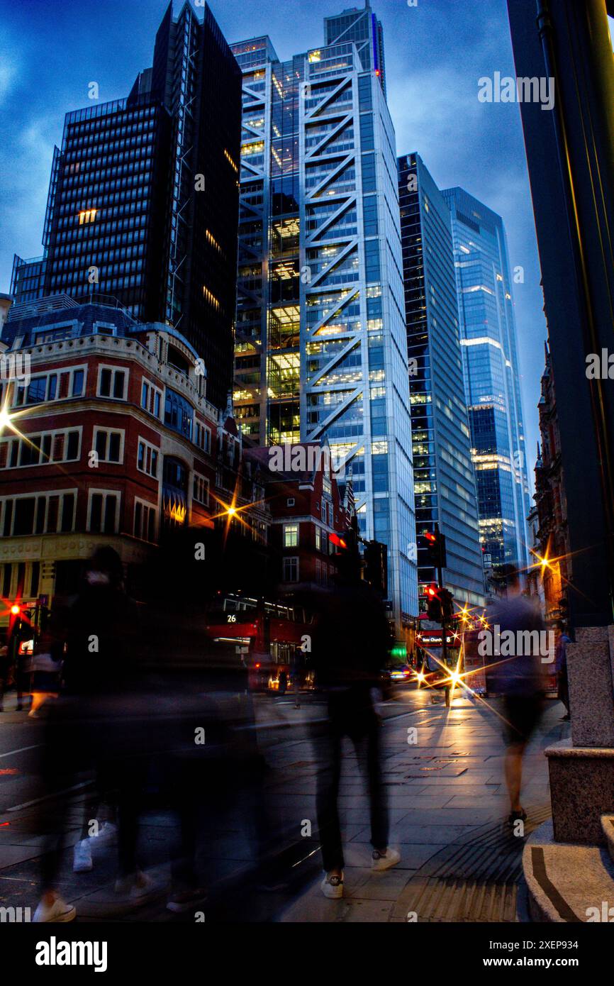 City people slow motion blurred hi-res stock photography and images - Alamy