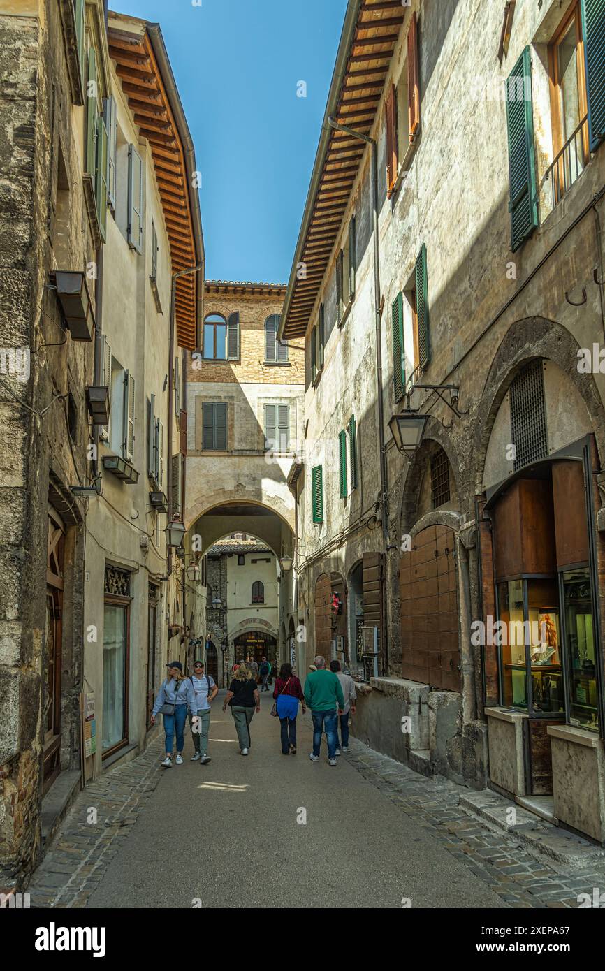 Alleys and views with arches and