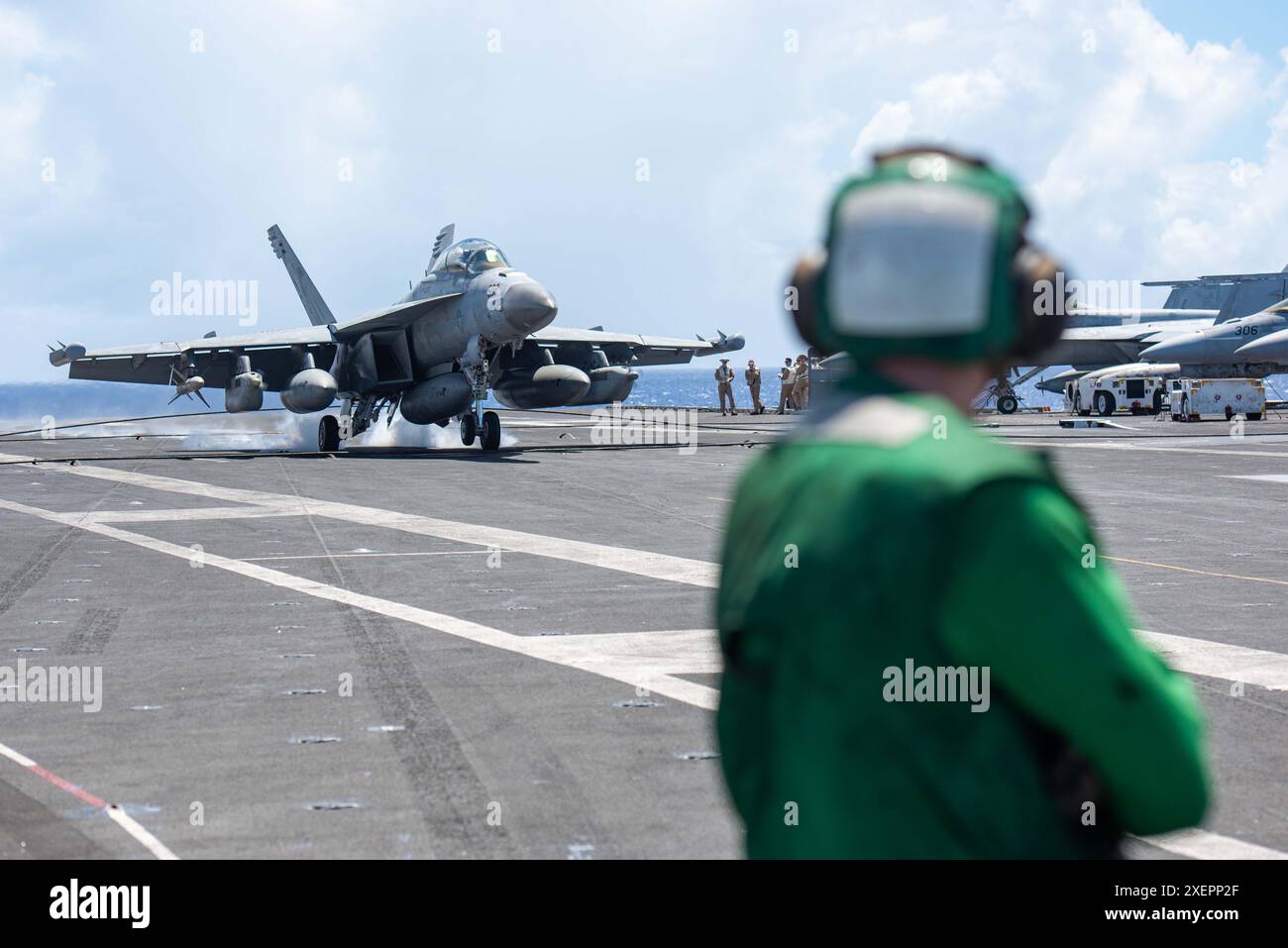 240624-N-OE145-1064 PACIFIC OCEAN (June 24, 2024) Aviation Boatswain’s Mate Airman (Launch/Recovery Equipment) Carnell Hill, from Lexington, South Car Stock Photo