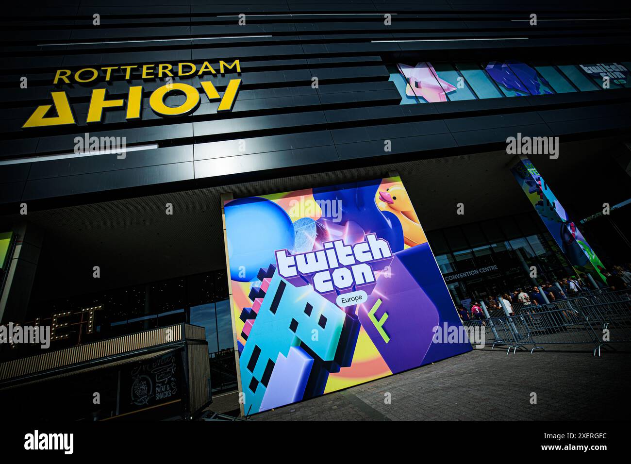 ROTTERDAM Long lines at the entrance during the international event TwitchCon Europe in Ahoy
