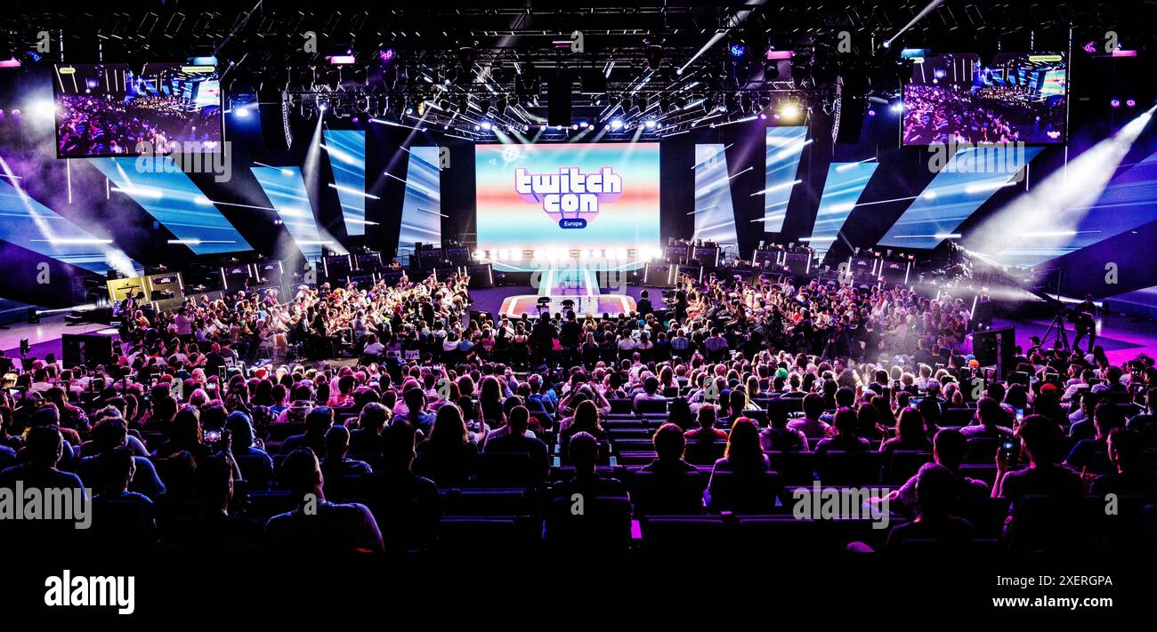 Opening twitch con hires stock photography and images Alamy