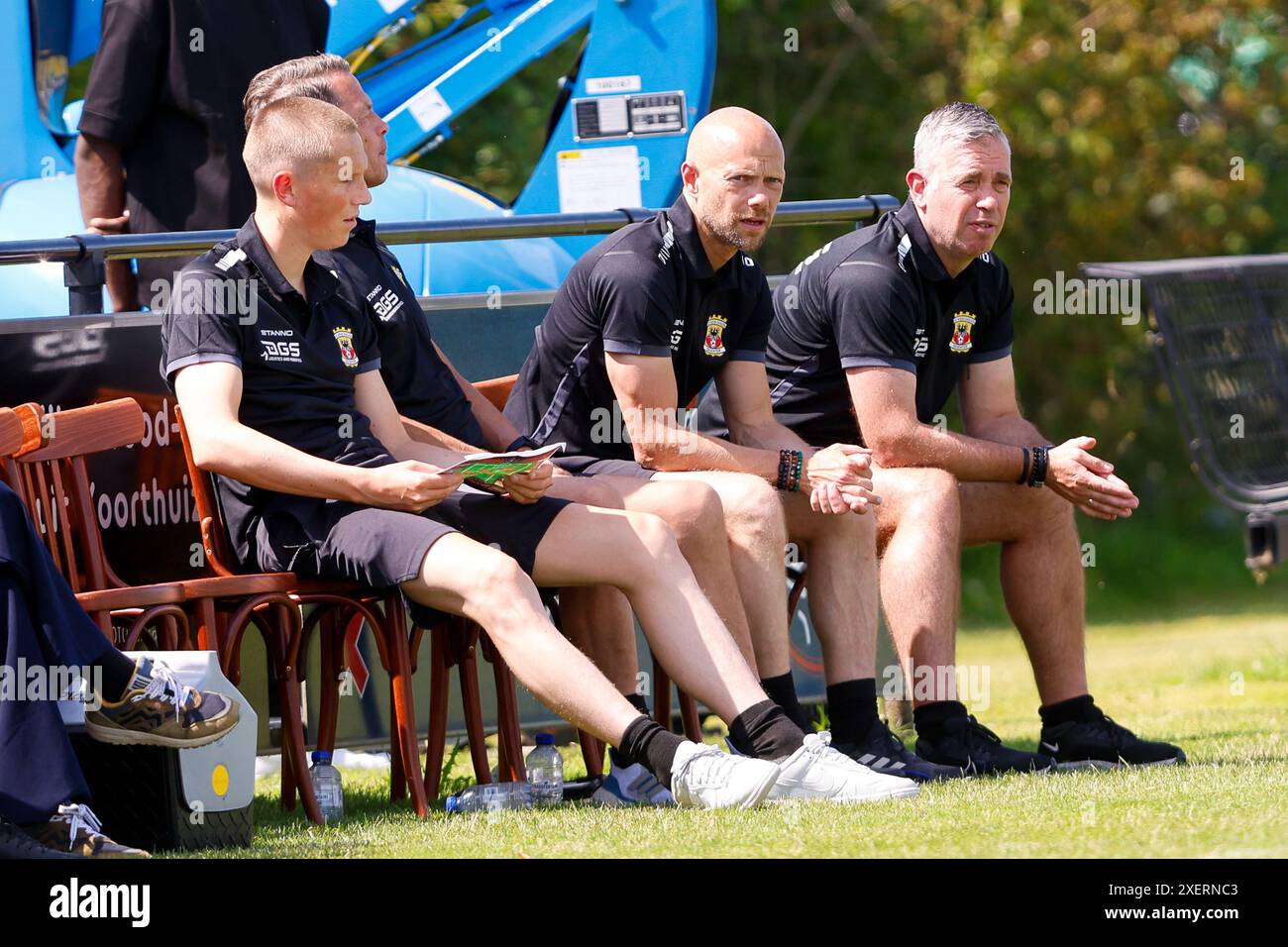 Voorthuizen, Netherlands. 29th June, 2024. VOORTHUIZEN, Sportpark De Gelder, 29-06-2024, season 2024/2025, Friendly match. during the match Go Ahead Eagles - ONS Sneek (friendly), final result 7-1, GA Eagles assistent coach Tristan Berghuis GA Eagles assistent coach Dennis van der Ree GA Eagles trainer coach Rene Hake Credit: Pro Shots/Alamy Live News Stock Photo