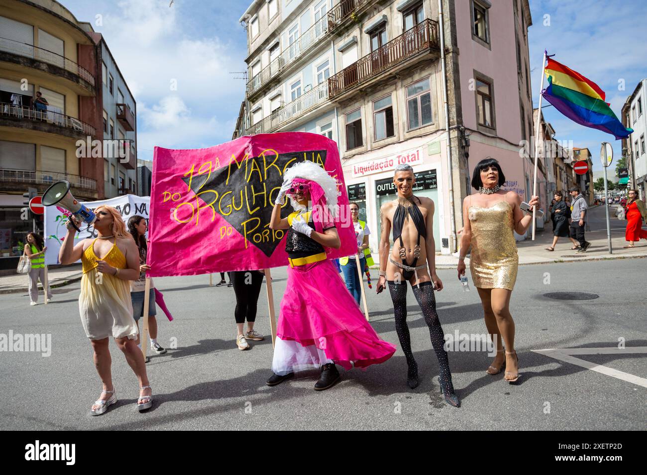 Qizil alert qizlar jinsiy aloqa Katta yoshli ayol uchun katta sik