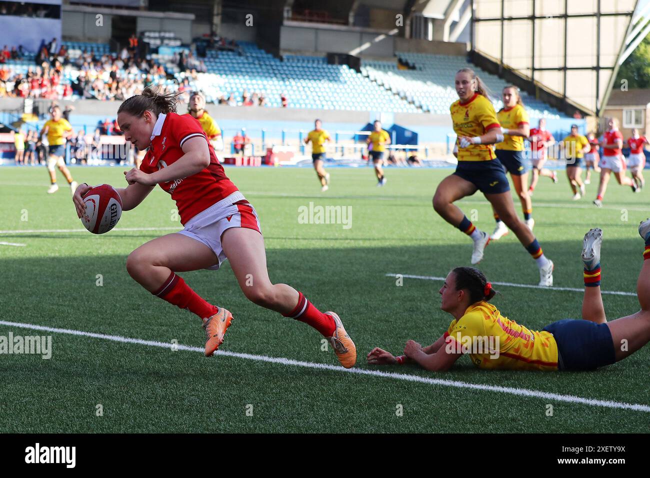 Cardiff, UK. 29th June, 2024. Jenny Hesketh of Wales women scores a try in 2nd half. Wales women v Spain Women, WXV2 play off match at the Cardiff Arms Park in Cardiff on Saturday 29th June 2024. pic by Andrew Orchard/Andrew Orchard sports photography/ Alamy Live News Credit: Andrew Orchard sports photography/Alamy Live News Stock Photo