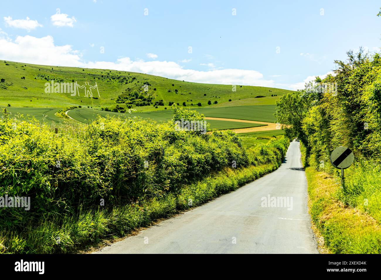 Short stopover at the scenic highlight Long Man of Wilmington - Sussex ...