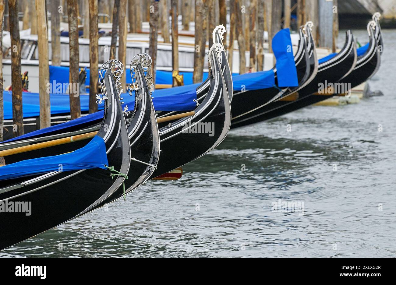 Pier venice gondolas piers hi-res stock photography and images - Alamy
